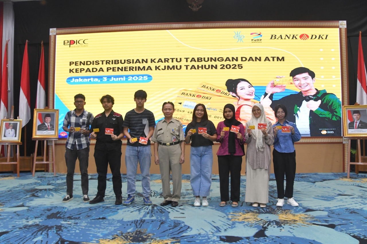 Bank DKI Distribusikan Kartu Jakarta Mahasiswa Unggul Kepada 2.094 Penerima Baru